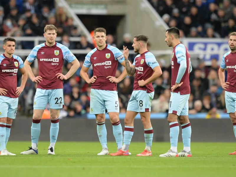 Burnley cần tập trung phòng ngự chắc chắn